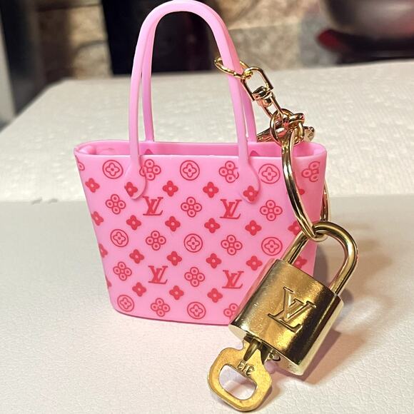 Louis Vuitton Lock and Key Set # 313 with a Mini Bag Charm Keychain - Picture 1 of 5